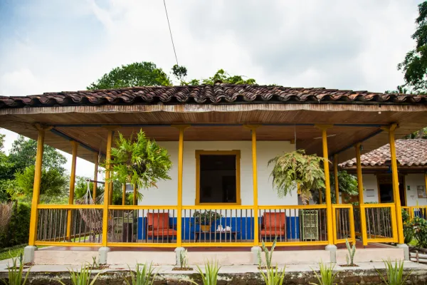 Finca-turistica-el-laurel-habitacion-guadual-02